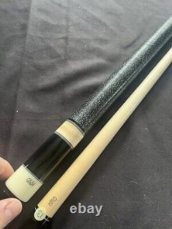 Brand New 4 Point Carl Giuli Custom Pool Cue, Cool Blue And Purple Veneers