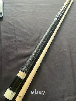 Brand New 4 Point Carl Giuli Custom Pool Cue, Cool Blue And Purple Veneers